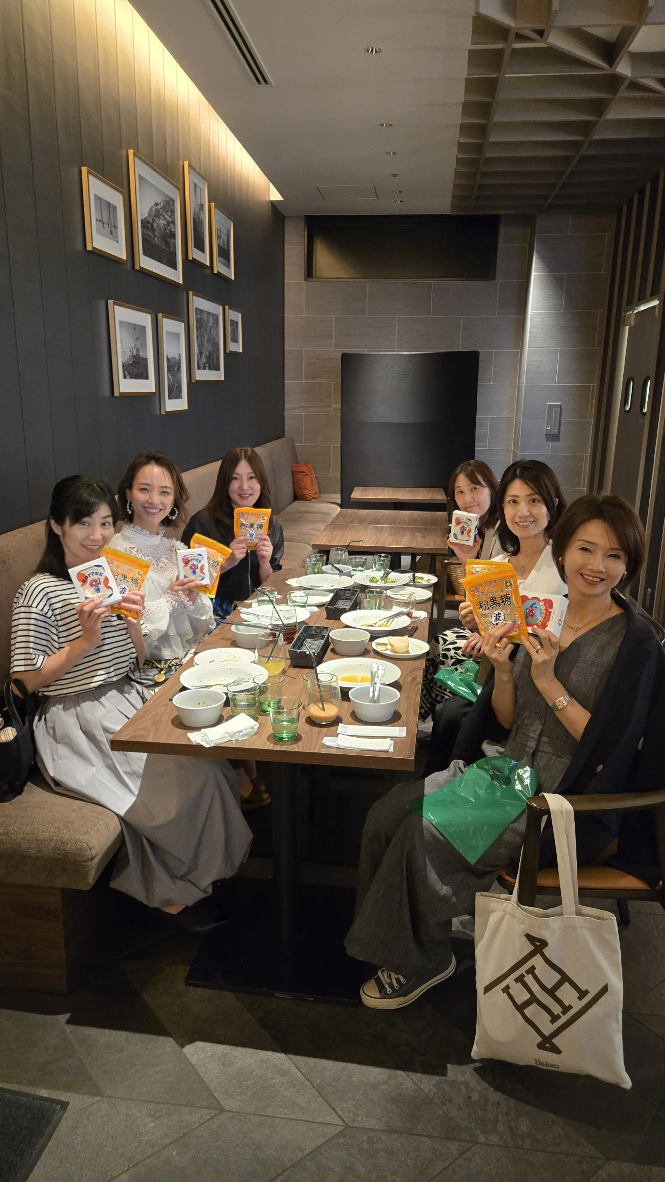 関西Jマダムの皆さんとランチ会｜レースでも甘すぎない大人の黒白コーデ_1_7