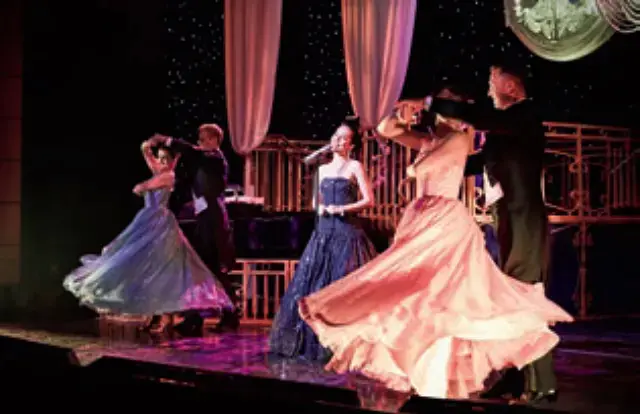 独自のプロダクションショーをはじめエンターテインメントや船内プログラムも大充実