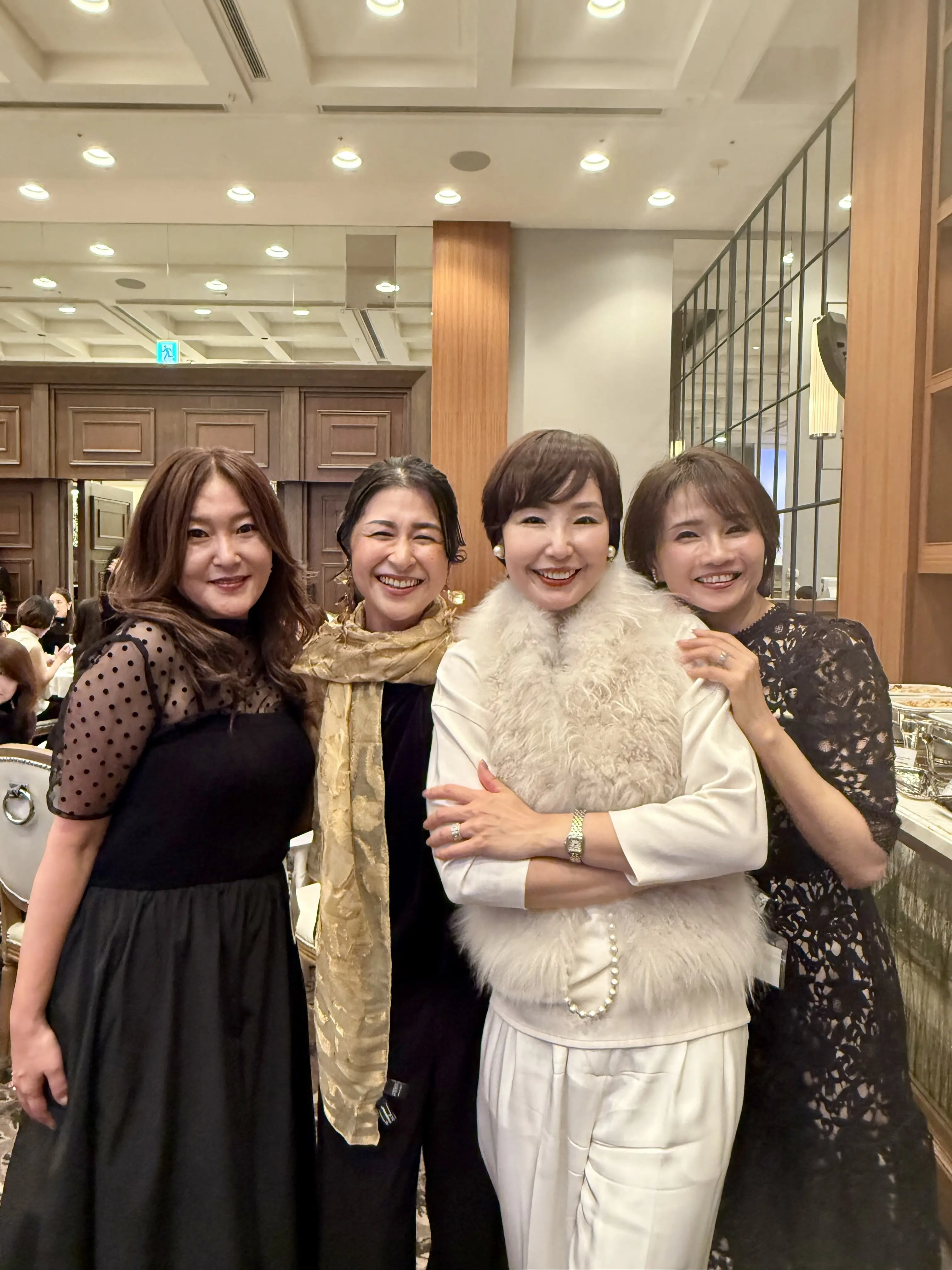 ブラックコーデで、【ソワレ・ドゥ・エクラ】へ_1_22