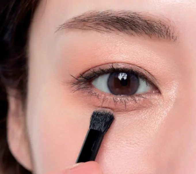 ヘアメイク　広瀬あつこ　縦幅拡大アイメイク　アイシャドウ　下まぶたのHOWTO　STEP1