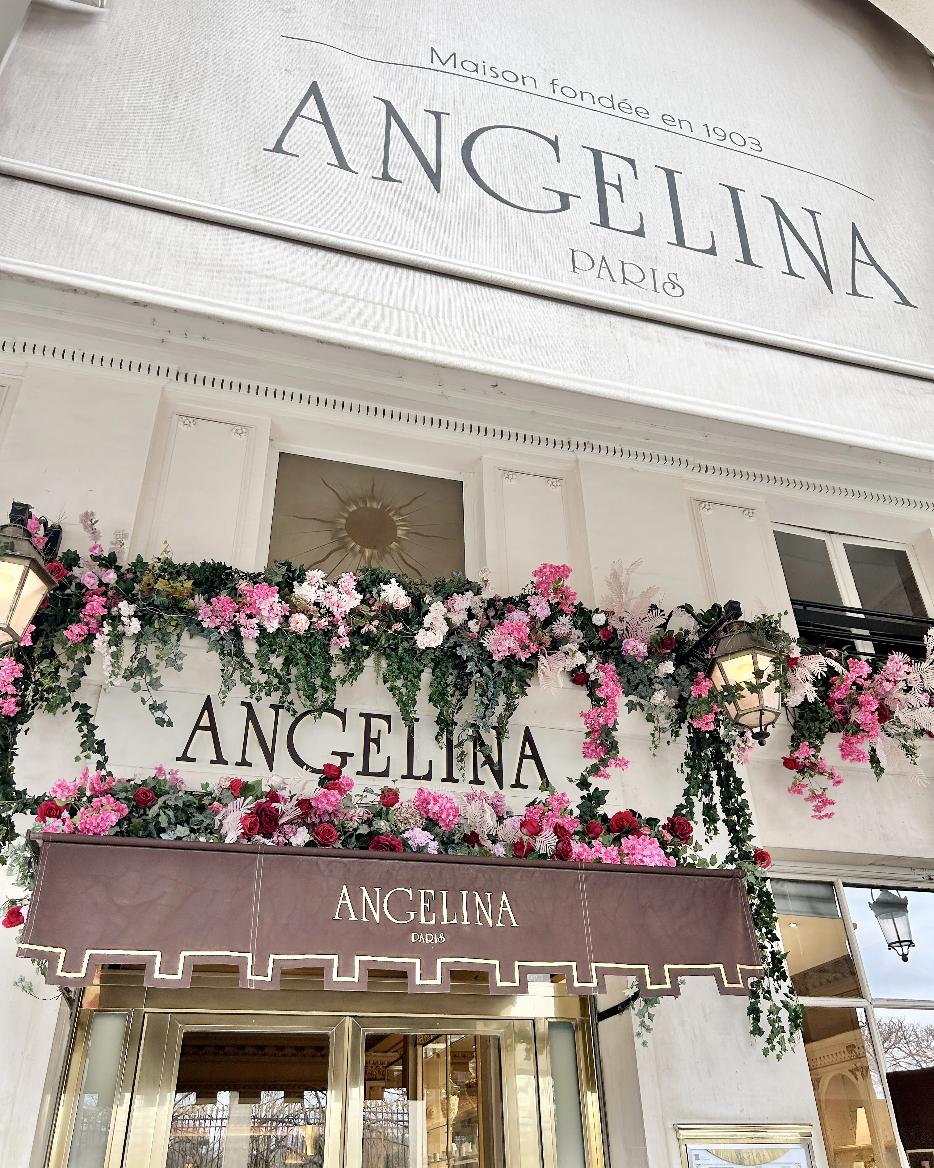 パリの有名カフェ「ANGELINA」