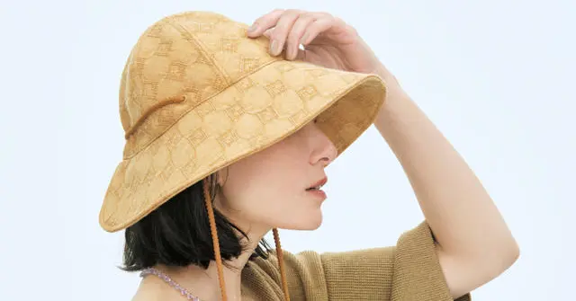 未使用 FENDI フェンディ ハット 薔薇刺繍 コットン ベージュ Sサイズ 未使用 FENDI フェンディ ハット 薔薇刺繍 コットン ベージュ Sサイズ