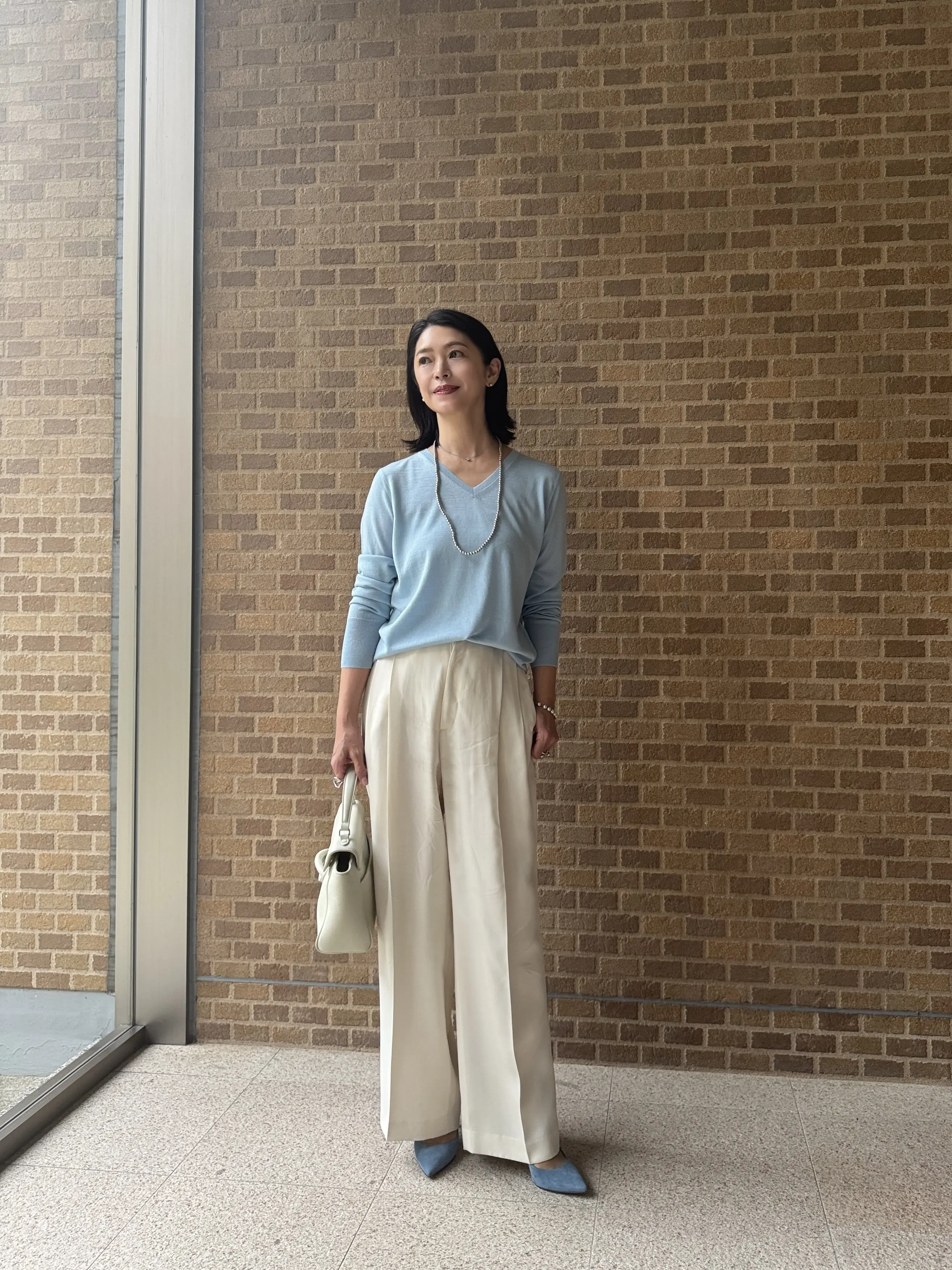 「シルクカシミヤ混 浅Vネックニット」極上の肌触りと美しい光沢、重宝する一枚間違いなしです！_1_3