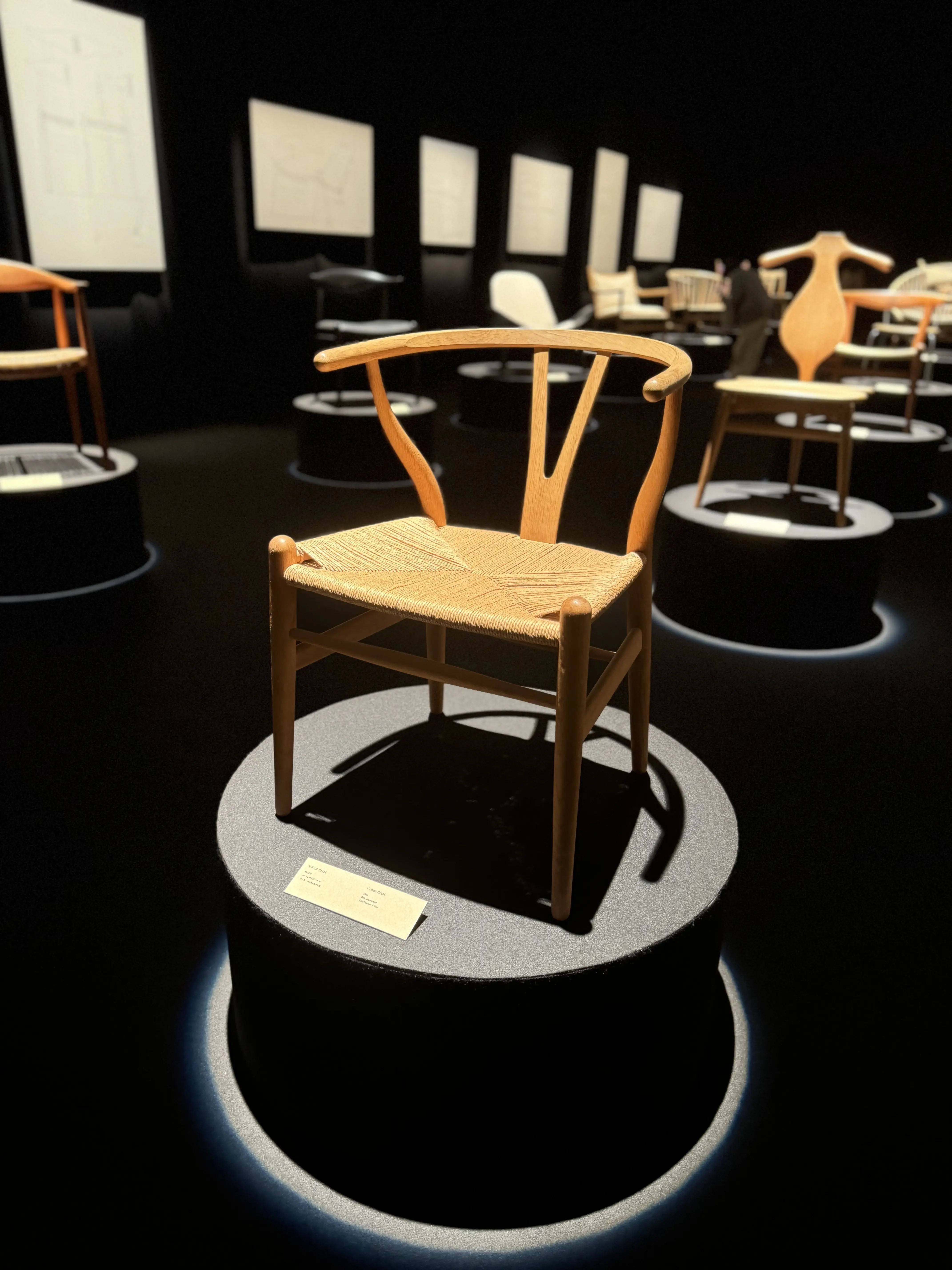 【北欧名作椅子と赤坂女子会】UNIQLOパンツで五感を満たす一日_1_4-2