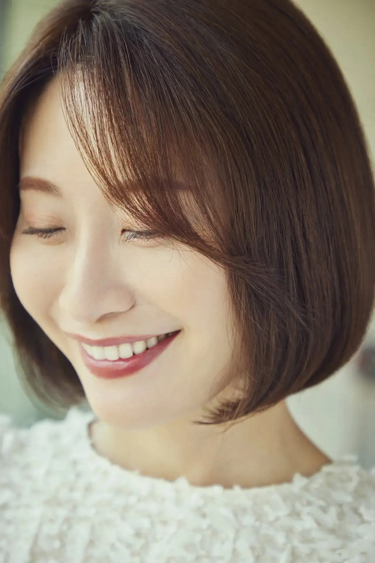 あごラインのコンパクトなボブで、大人のツヤ髪を最大限に活かす