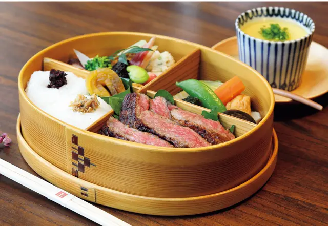和牛炭火焼きなどを詰め合わせたお弁当(¥7,200)