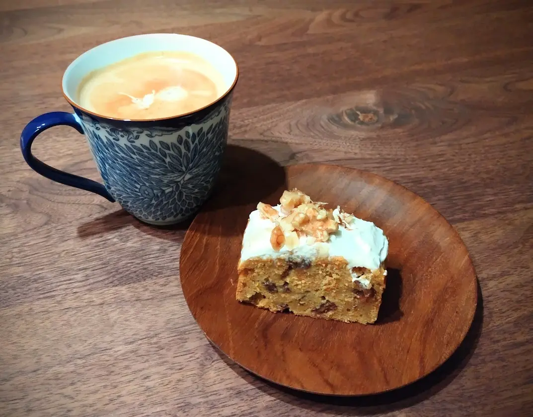 米粉キャロットケーキ　　レーズン入り　ロールストランド　オスティンディア フローリス