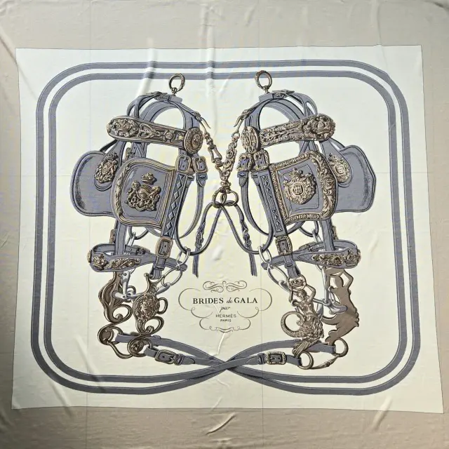  午年に選びたい馬具柄スカーフと乗馬風ブーツ_1_2