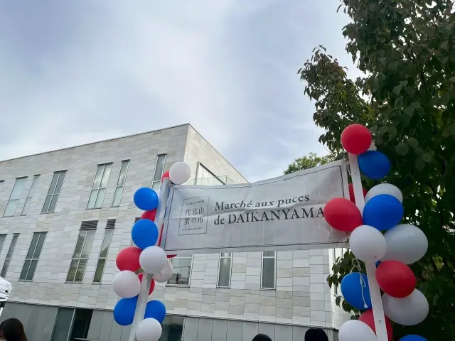 お洒落な町 代官山は古着屋さんで見つけたお気に入りのＧジャンやジレを羽織って_1_2