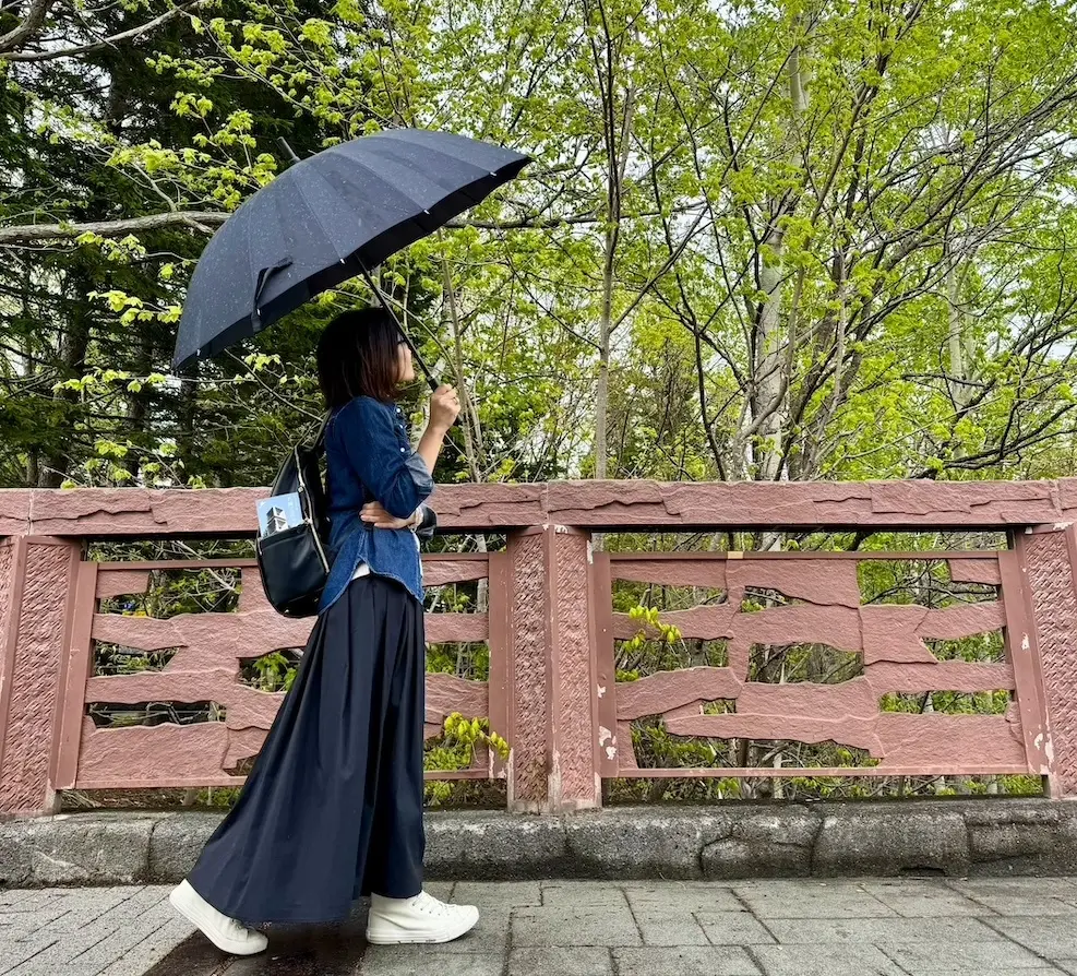 芸術の森敷地内を雨の音を聞きながら歩く