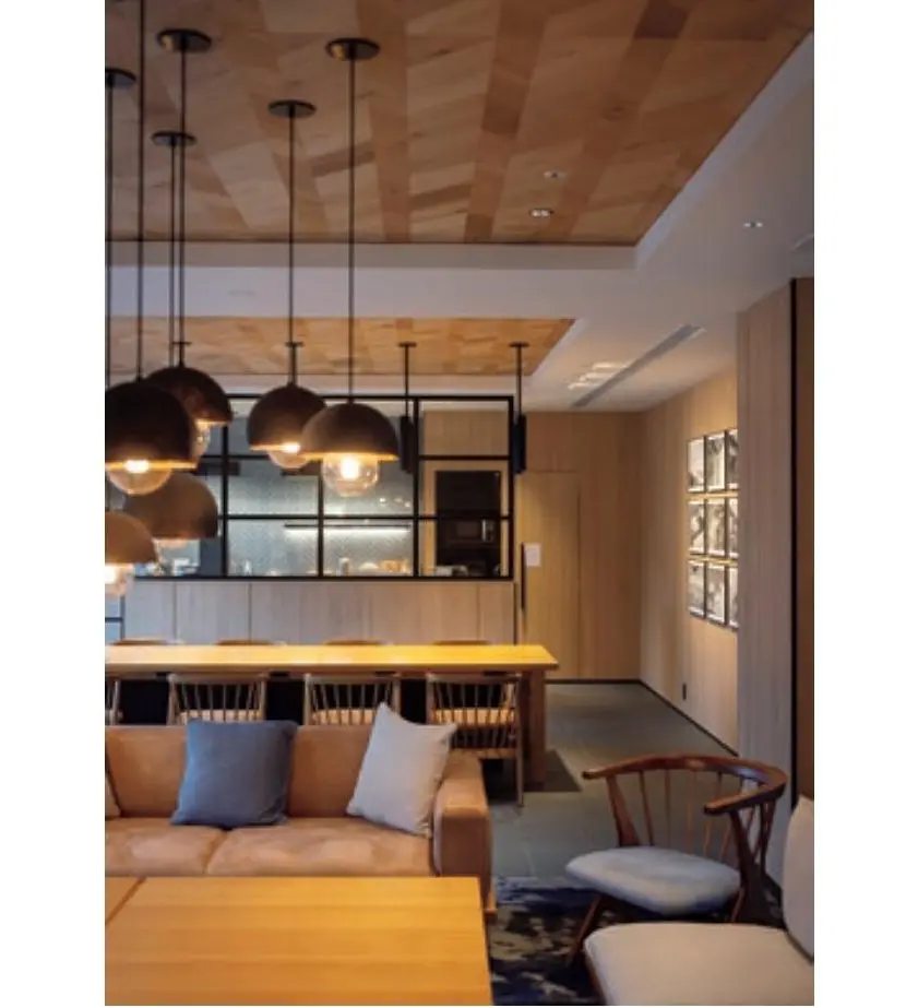 大人のひとり旅　美食　丹後　フェアフィールド･バイ･ マリオット･京都天橋立 シンプルながらも快適に過ごせるロビーラウンジ。朝食のスペースとしても利用可