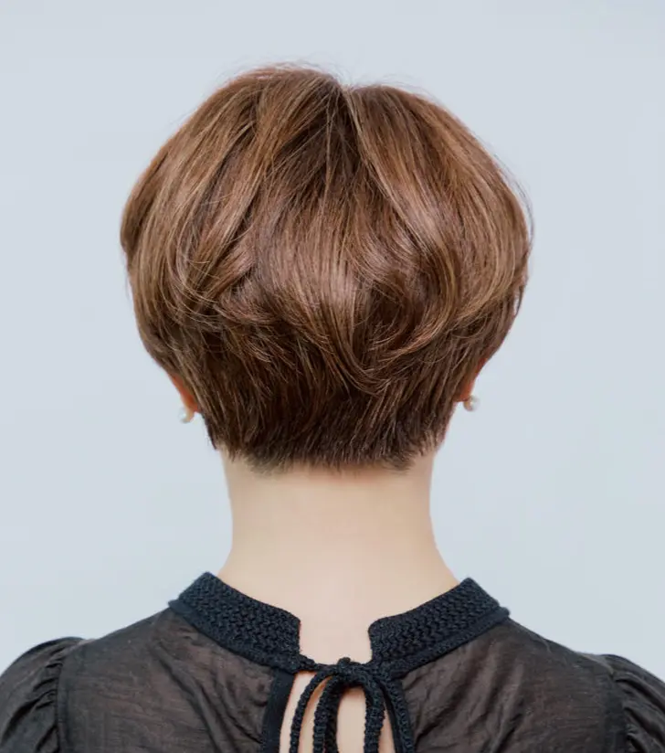 Webエクラ 後から見たショートヘアスタイル