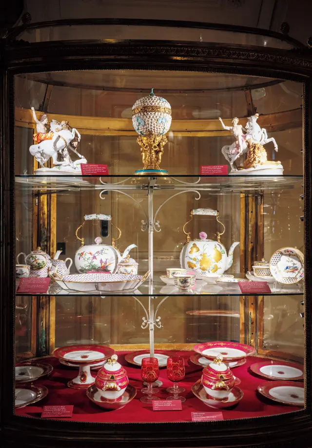 館内には絵画はもちろん、当時の調度品や装飾芸術も展示されている