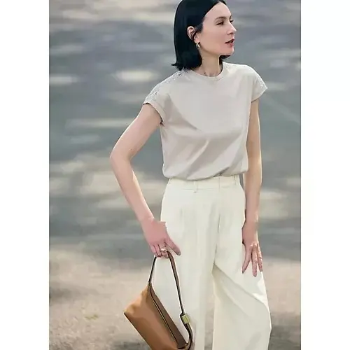 【50代 Tシャツ】気温30度 大人に似合う「上質Tシャツ」おすすめコーデ20選_1_7
