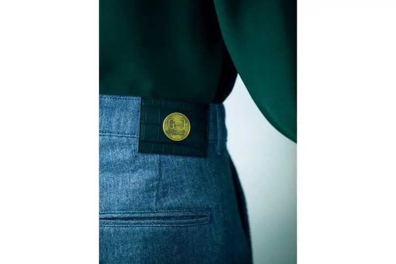 ラグジュアリーを語るクロコダイル革パッチ