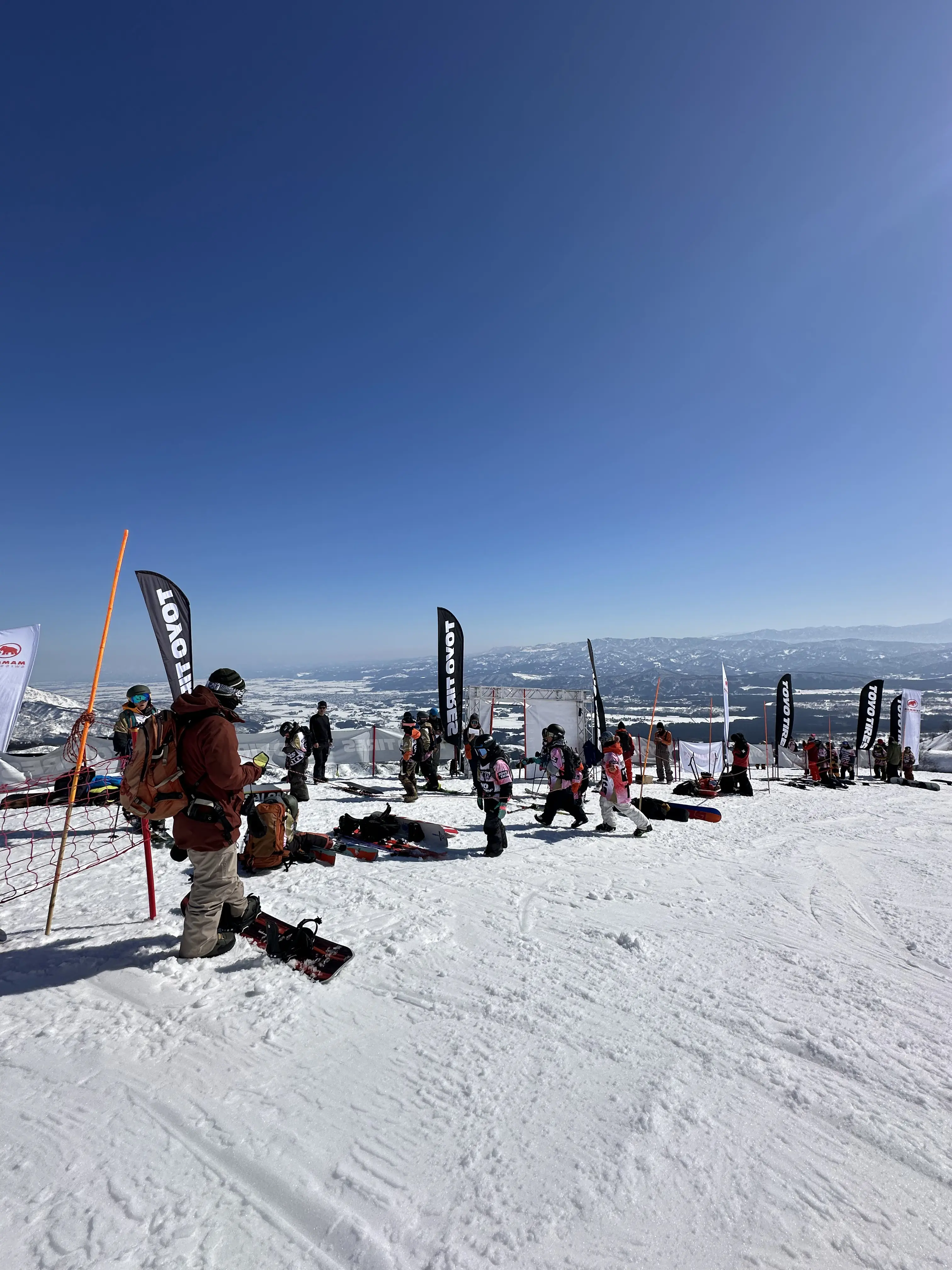 限りなく広がる青い空と白銀の山々、春スキーを満喫する上越旅行_1_11