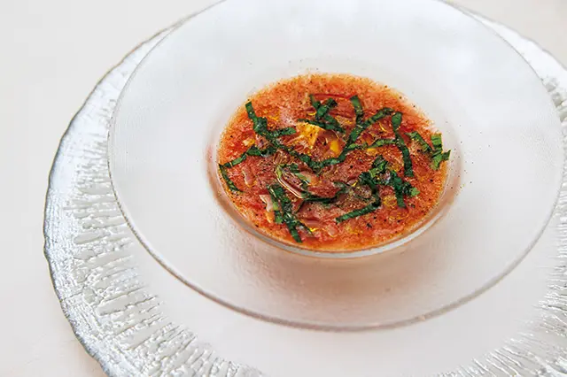 「トマトとモッツァレ ッラのスープ仕立て」￥2,750