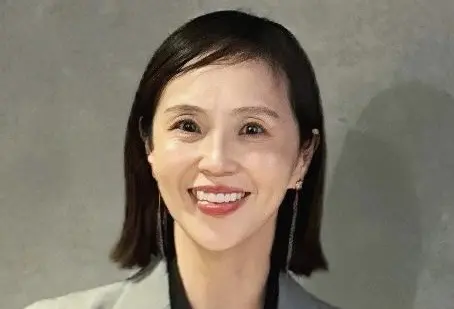 メンズ物を着る時こそ小物は女性らしく_1_3