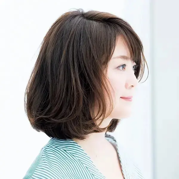 ゆるいひし形で丸顔をコンパクトに“すっきり印象ボブヘア”