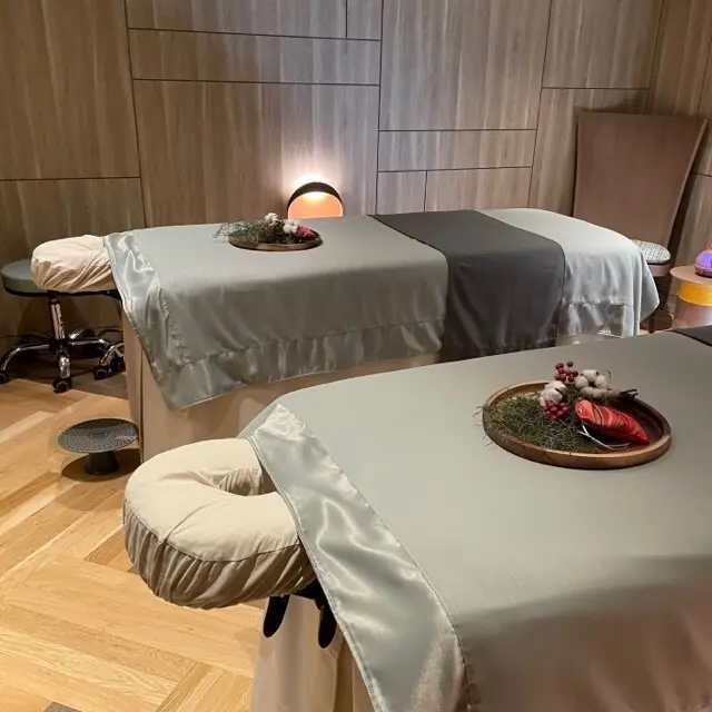 ホテルインディゴ軽井沢のSPA「ザ・スパ by HARNN」のベッド