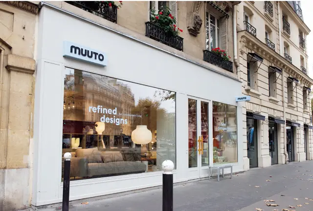 サンジェルマン大通り、オルセー美術館にも近い場所にある『muuto（ムート）』。この間口から想像するより何倍も広い空間が扉の内側に広がっている　