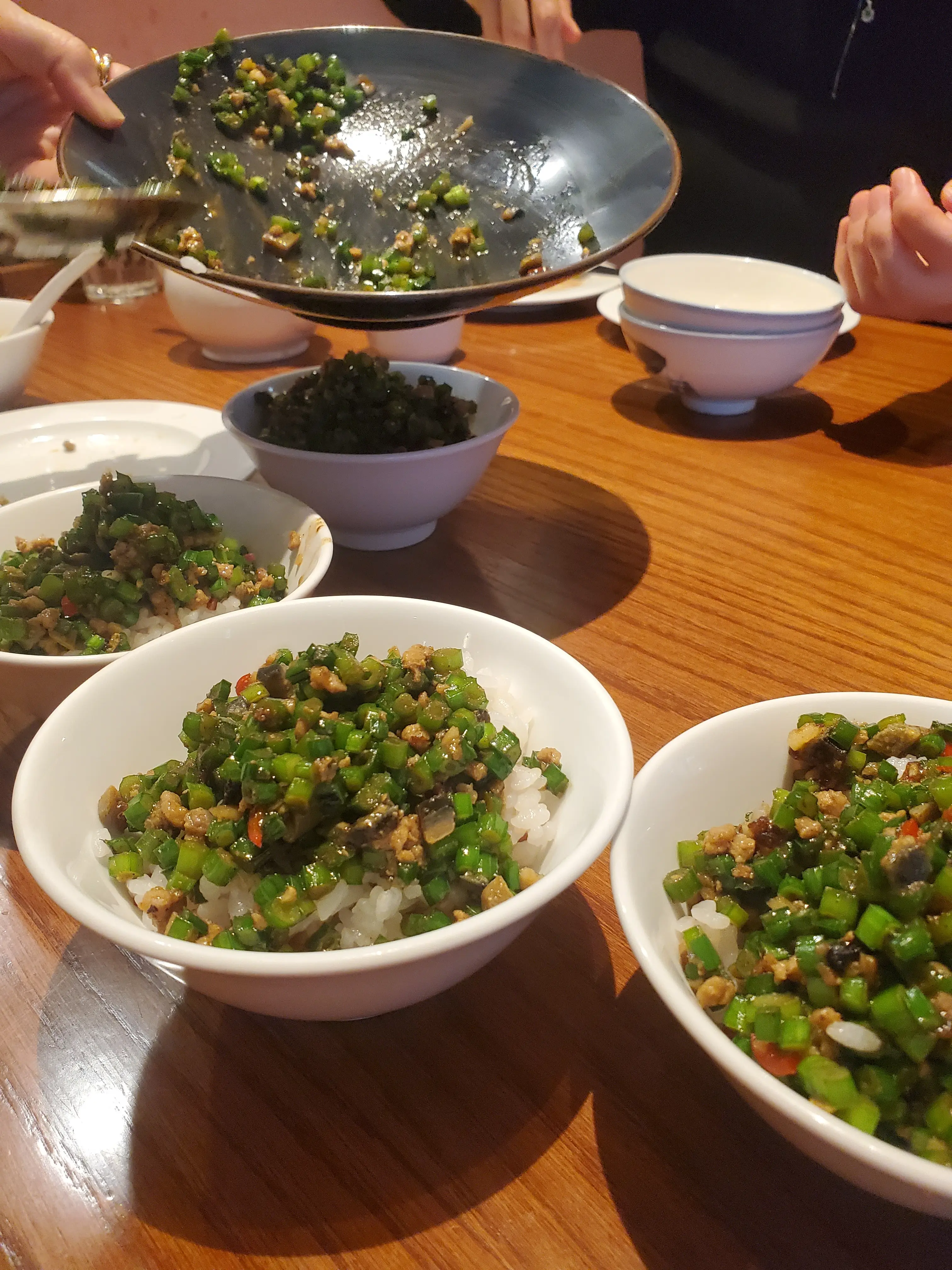 日常に便利なブルゾンでお出かけ、人気の本場台湾グルメを楽しむ休日_1_4-3