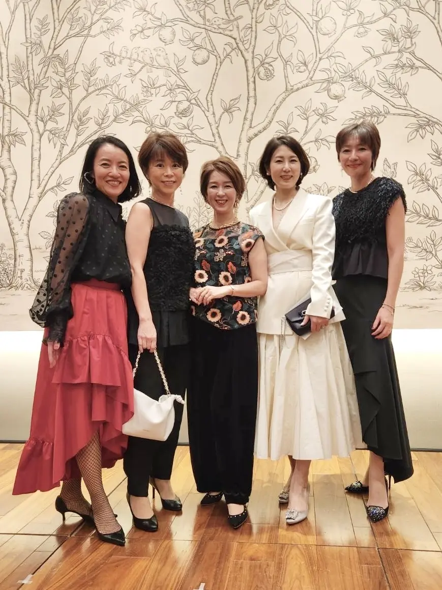 黒×刺繍ブラウスで éclat主催のパーティ「ソワレ・ドゥ・エクラ」へ_1_11-1