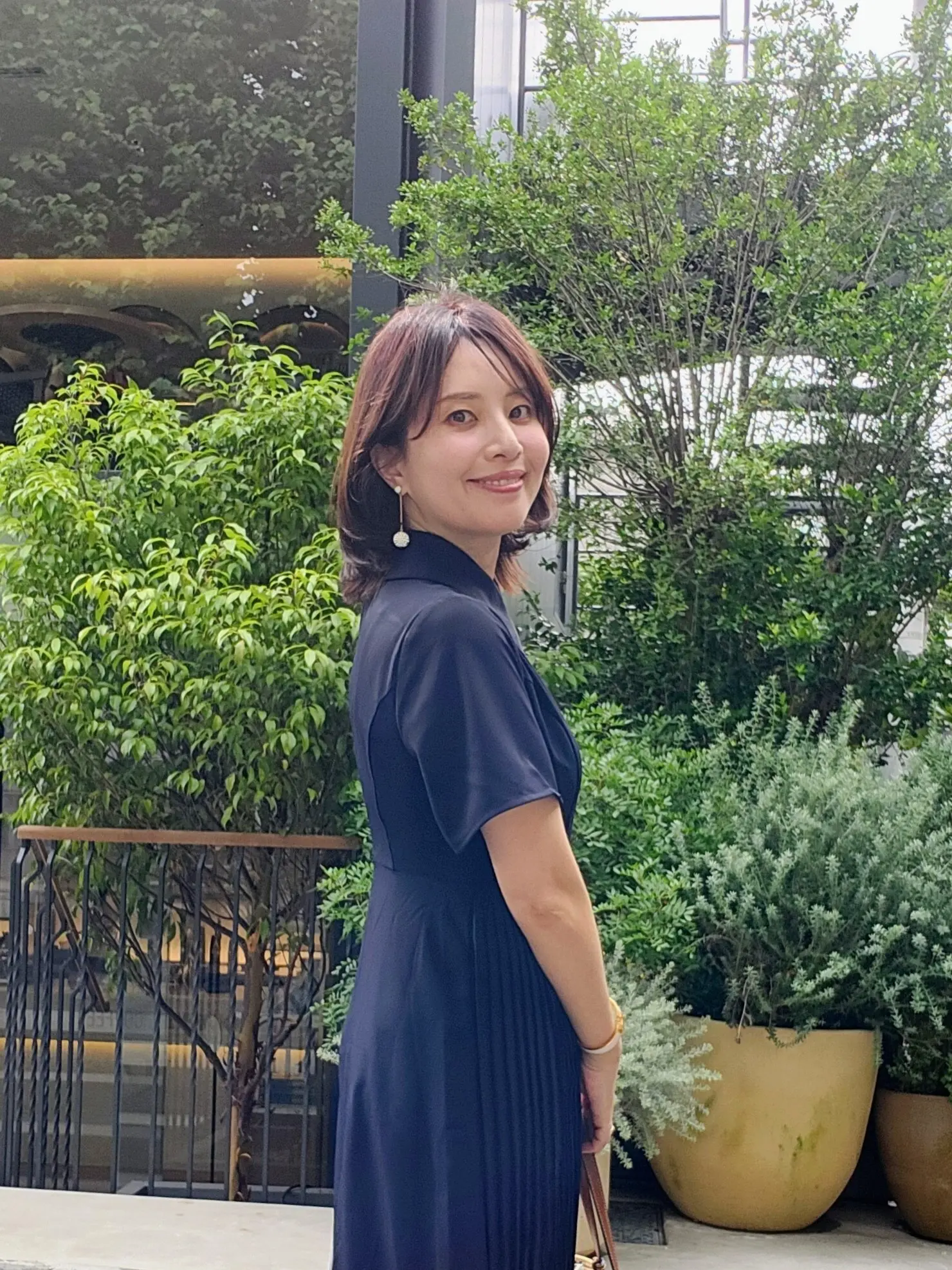 表参道カフェ、ロシフェルコーヒー、モカケーキ、ラテアート、40代ファッション、ネイビースタイル、L&#039;OFFICIEL COFFEE