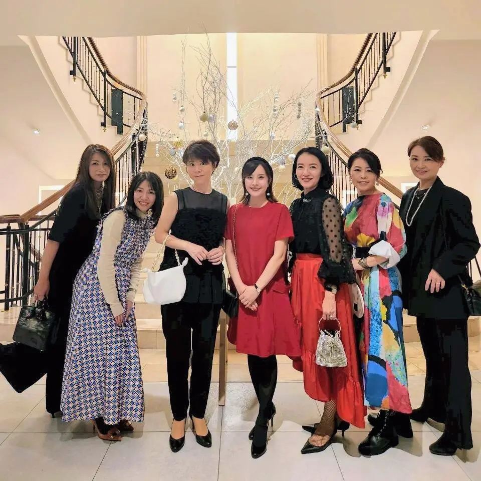 冬、パーティーファッション、パーティーコーデ、赤ワンピース、夜会、ソワレドゥエクラ、40代ファッション