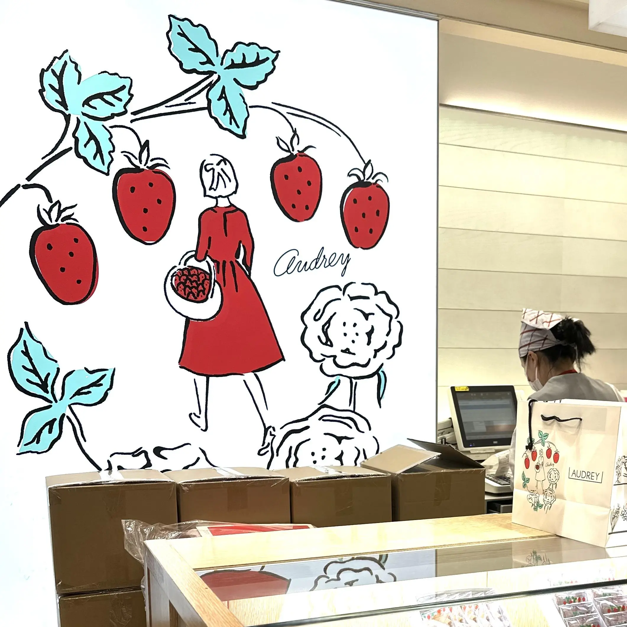 東京駅でお土産買うならこれ！いちご🍓にときめくオードリー限定