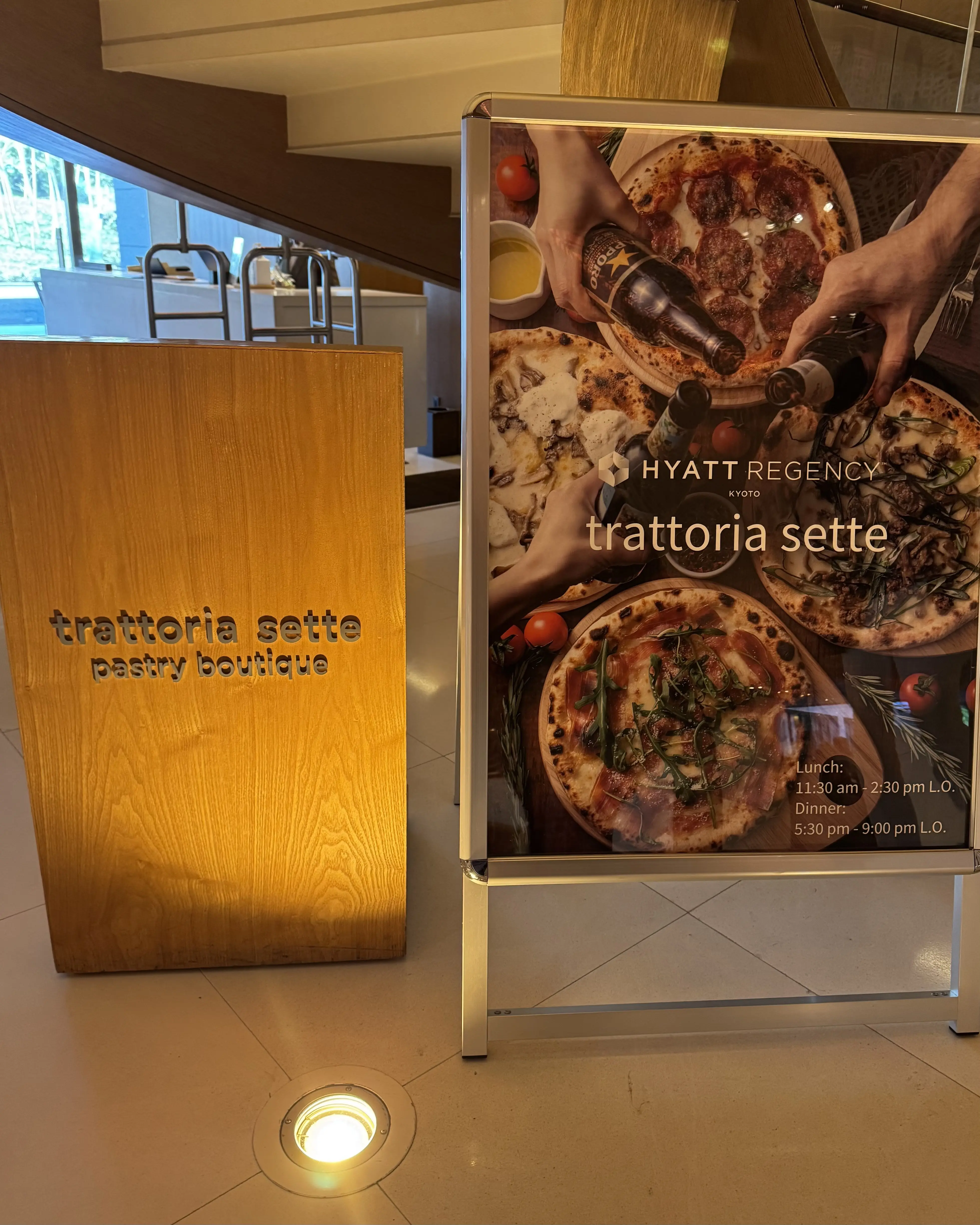 食事の時間も、街歩きも品よく。大人のムートンコート着回し【2日目】_1_2-1