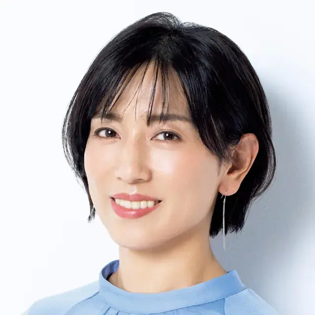 顔まわりのうねりを解消！三角前髪ショート