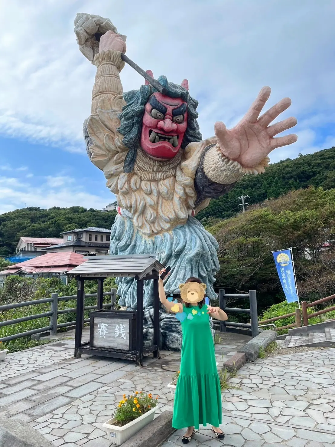 男鹿半島　門前のなまはげ立像