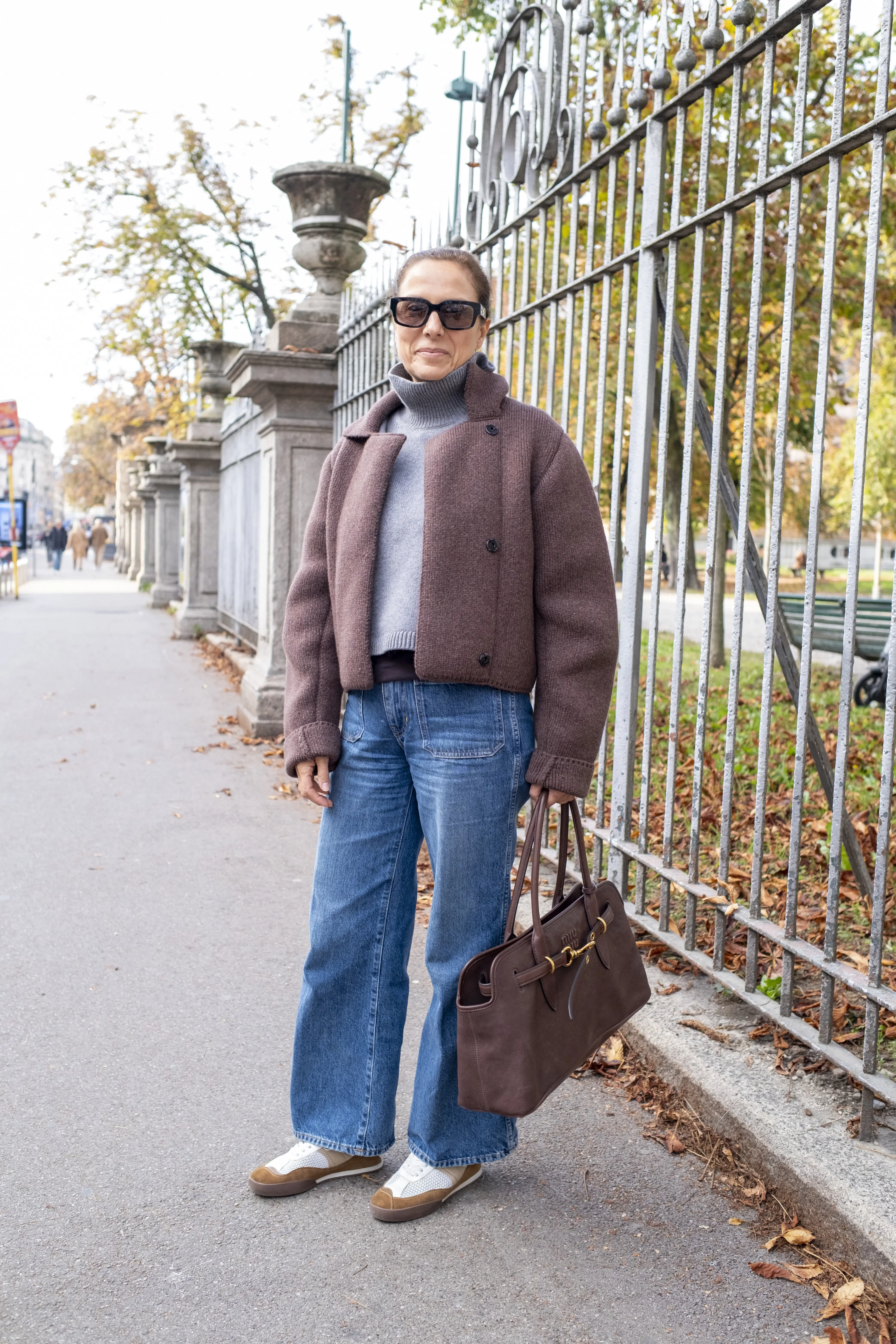 ファッションスナップ　ショート丈ブルゾン　デニムコーデ