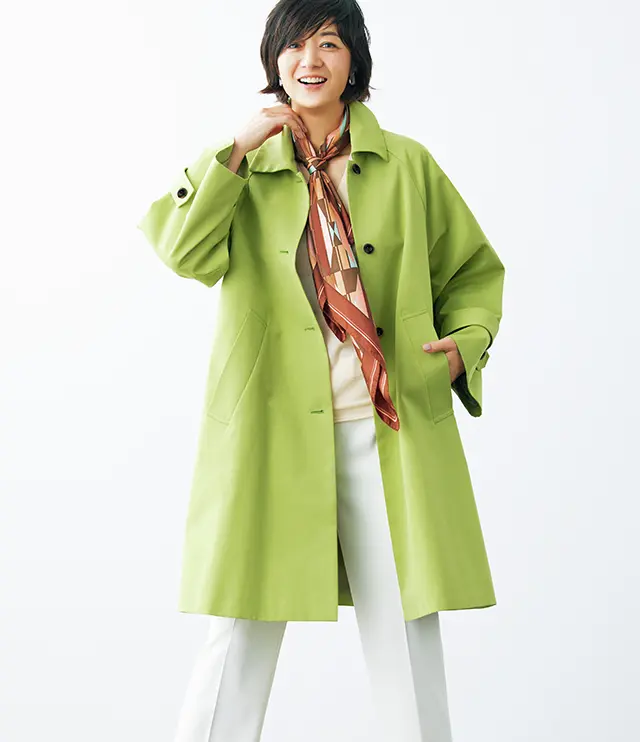 【Leaf Green】気分までフレッシュになるリーフグリーンのコート。幾何学柄スカーフをスパイスに