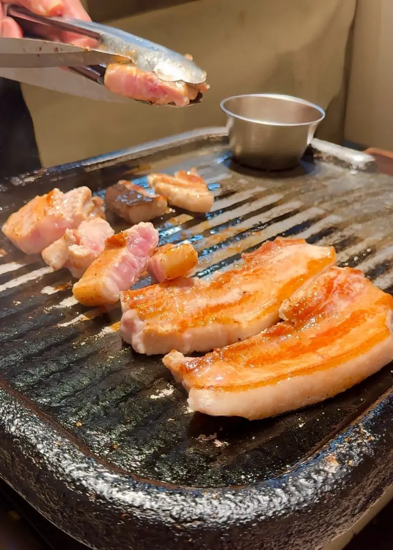 コーデの主役は春色バッグ！スカートとパンツで魅せる2wayお出かけスタイル_1_5