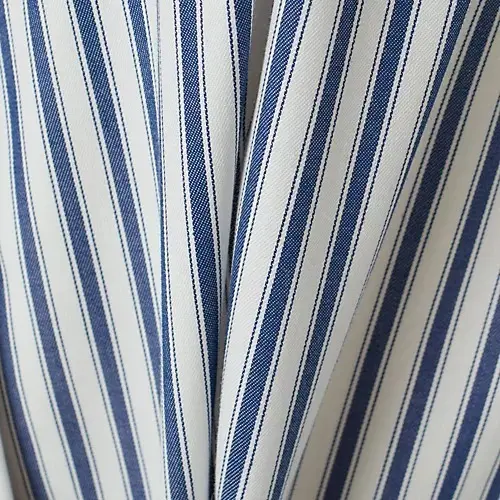 立体的シルエットで50代を美しく見せる「drawell のバックフレアシャツ」_1_15-3