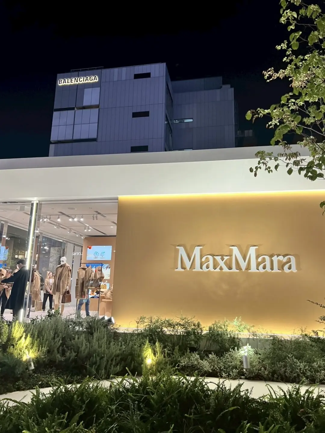 東京　表参道　MaxMara　冬　POPUP エクラ　パーティー　パーティーコーデ　ソワレ・ドゥ・エクラ  ザストリングス表参道　Jマダム　ブラックコーデ　パーティスタイル　50代　50代コーデ　50代パーティコーデ