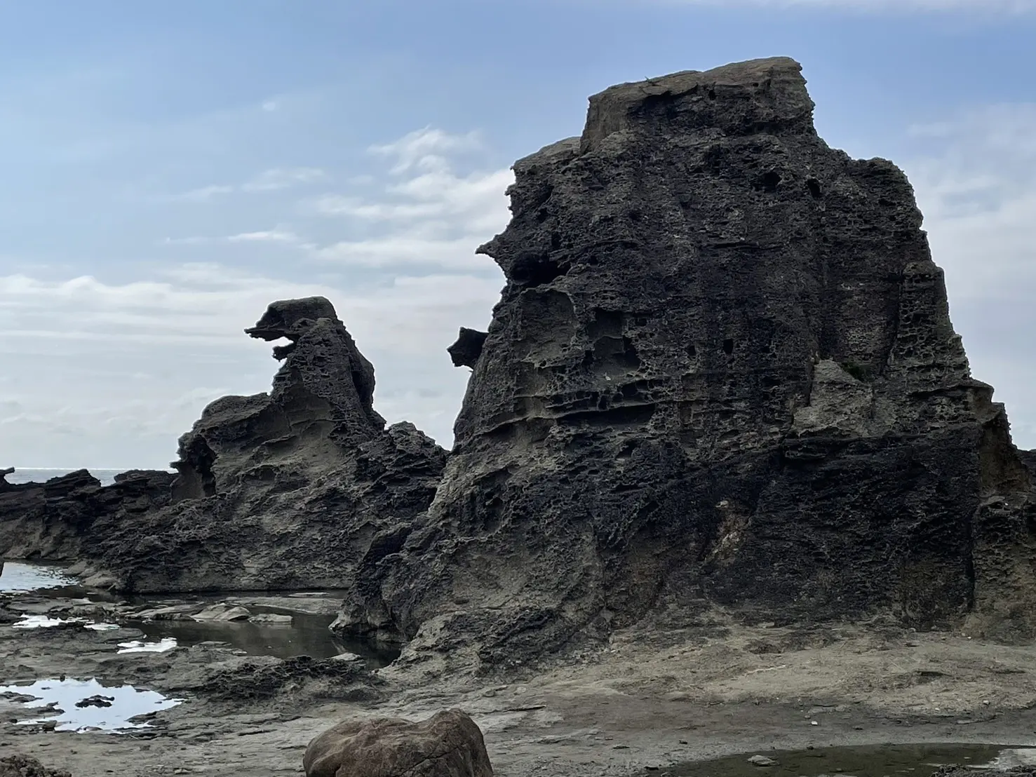 男鹿半島　ゴジラ岩