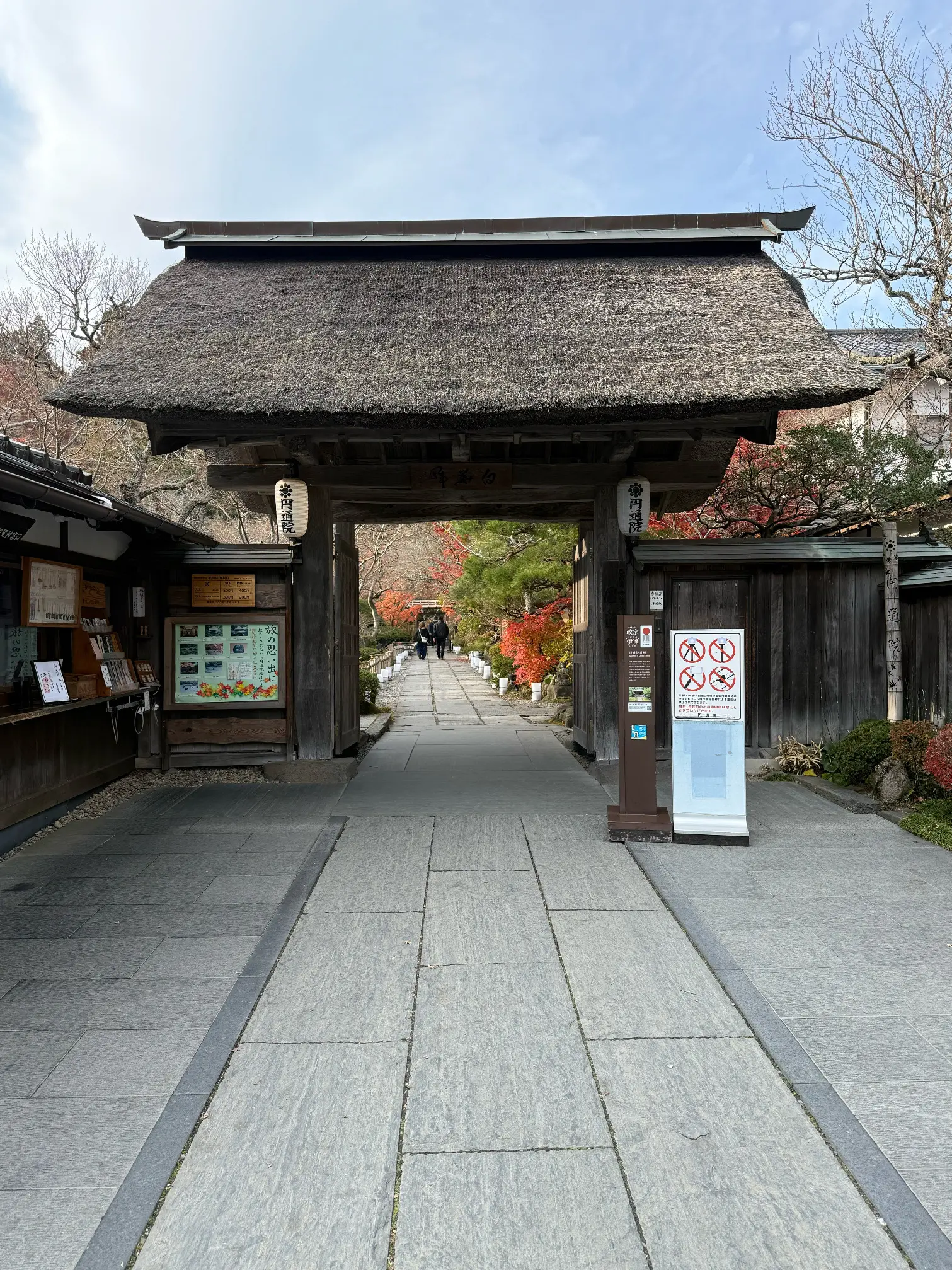 羽織るだけで見た目も気分も華やぐ♪ストールコーディネートで秋のお出かけ_1_13