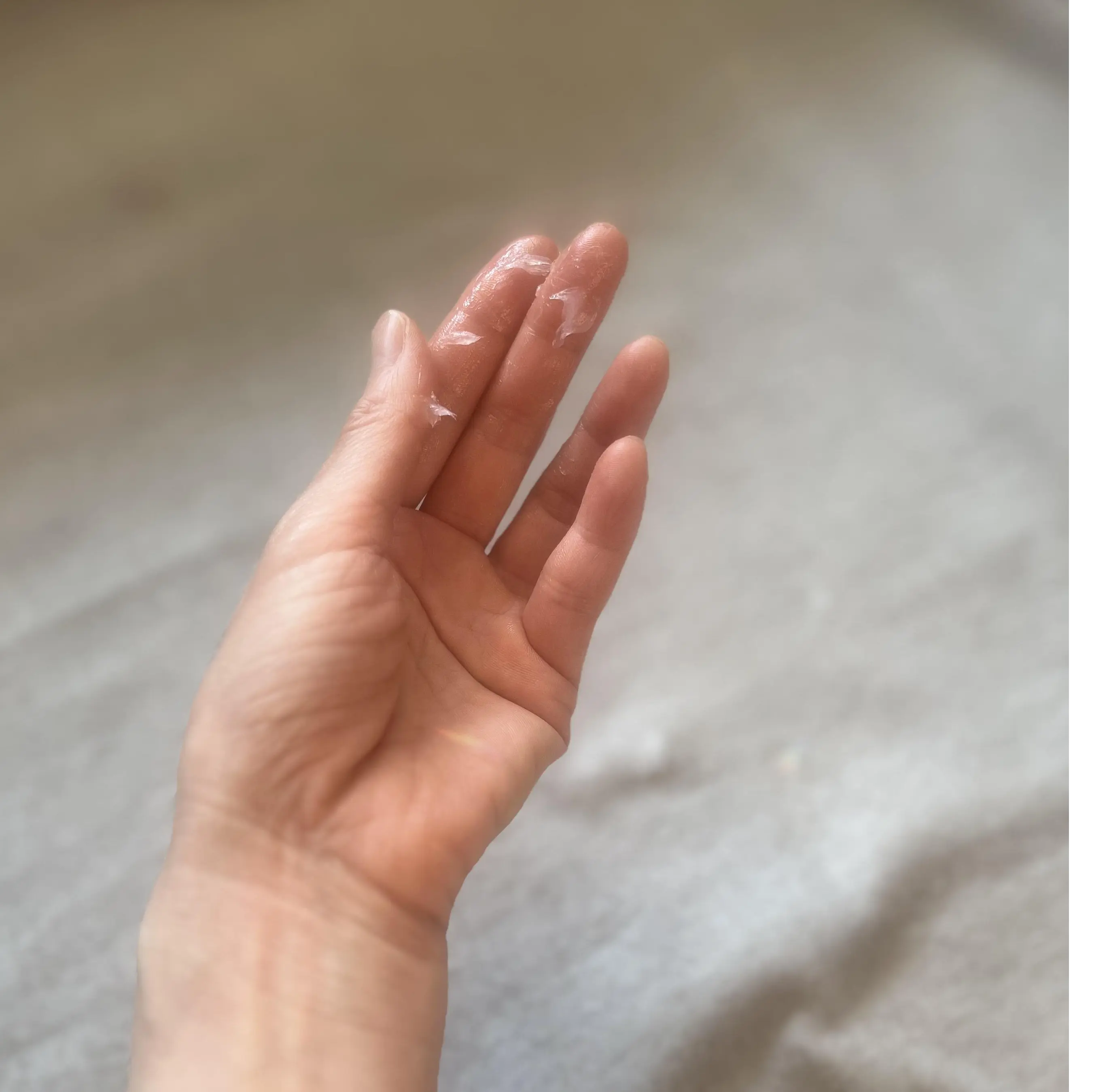 hemle　3COINS　保湿グローブ　アイボリー　レーヨン/シルク混　タッチパネル対応　手首ゆったりゴム