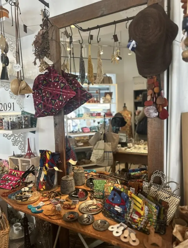 プチプラコーデで歩いていましたら、フランスの雑貨屋さんを発見！_1_6
