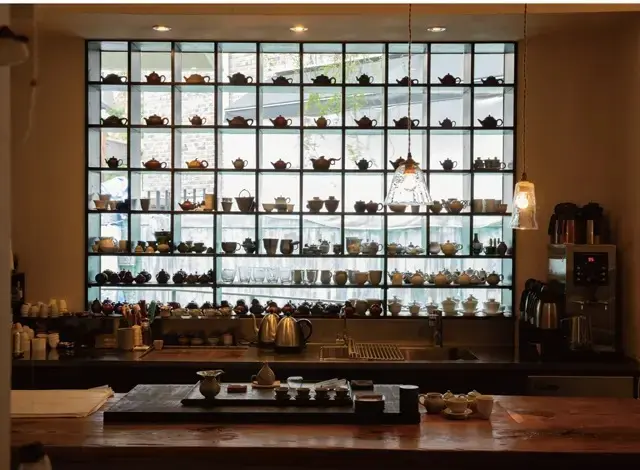 お茶を楽しみながら器選びを