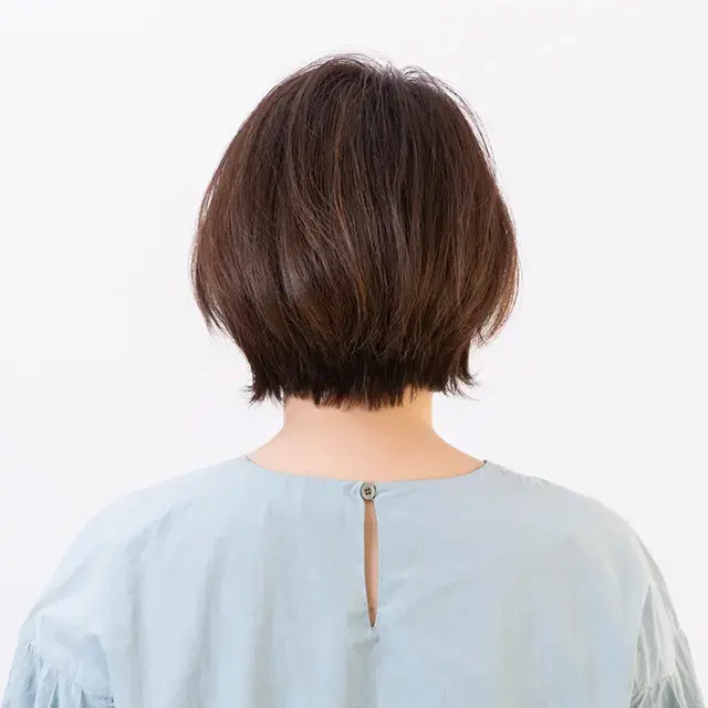 白髪カバーと華やかさが同時に手に入る、洗練ショートボブ
