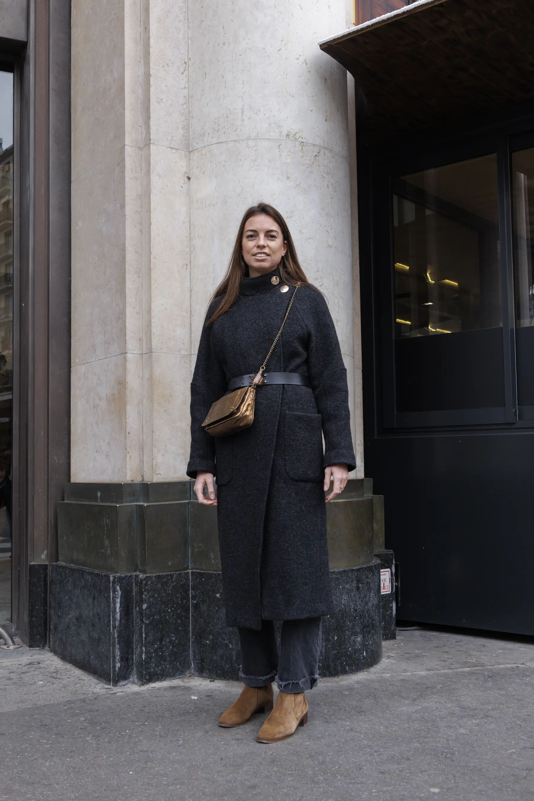 Ba&amp;Shのロングコート　黒　パンツ　ブーツ