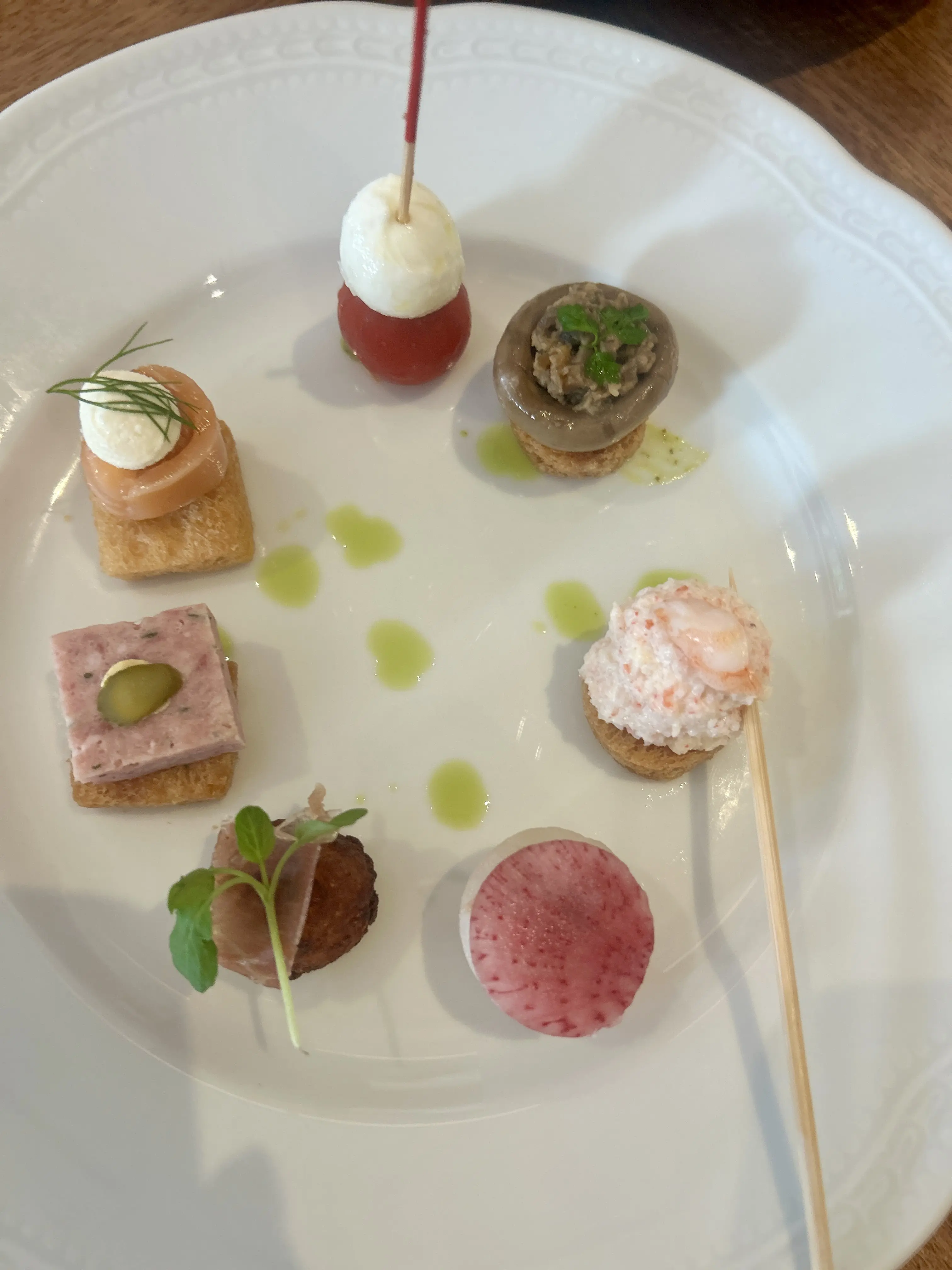 アラフィフ女子会ランチには、きれいめデニムで華やかさを添えて〜開運コーデ〜_1_5