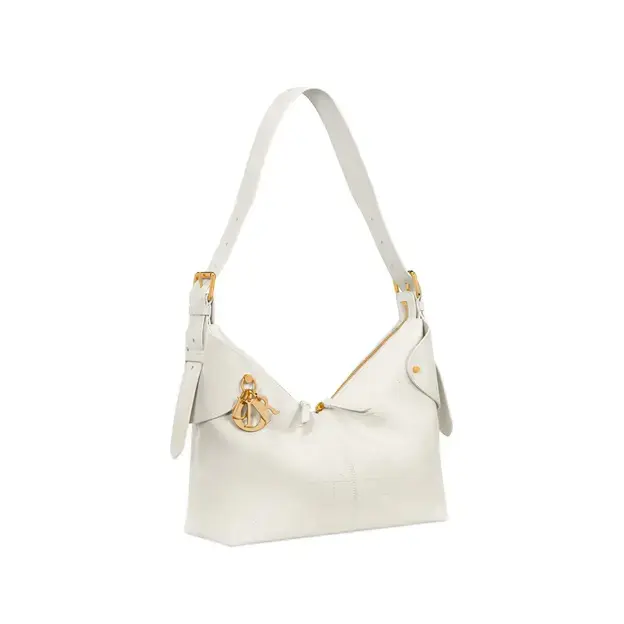 まろやかカラーの「ディオール ヴォヤージュ」が秋冬の装いを華やかに引き上げる