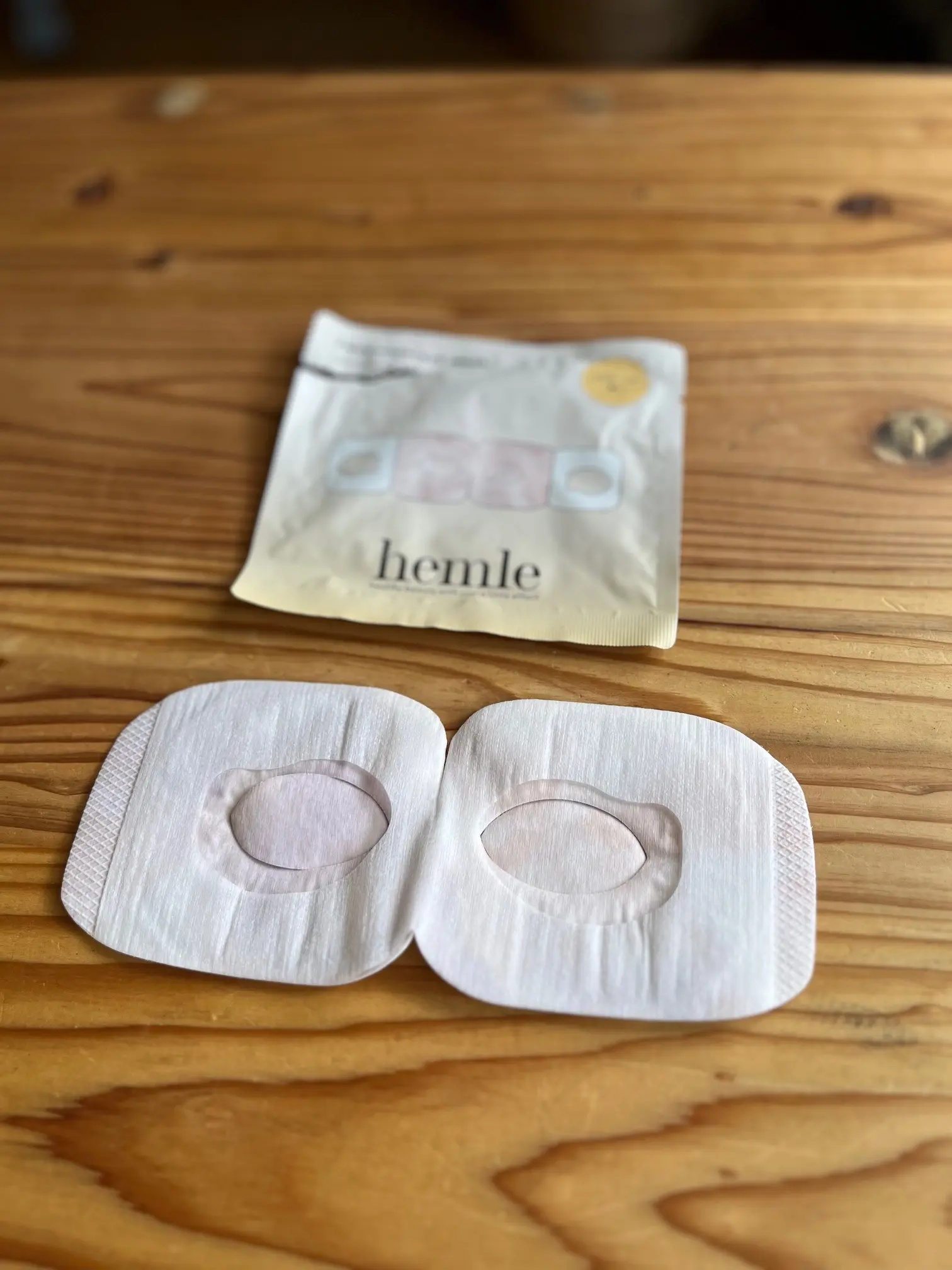 hemle　3COINS　保湿グローブ　アイボリー　レーヨン/シルク混　タッチパネル対応　手首ゆったりゴム