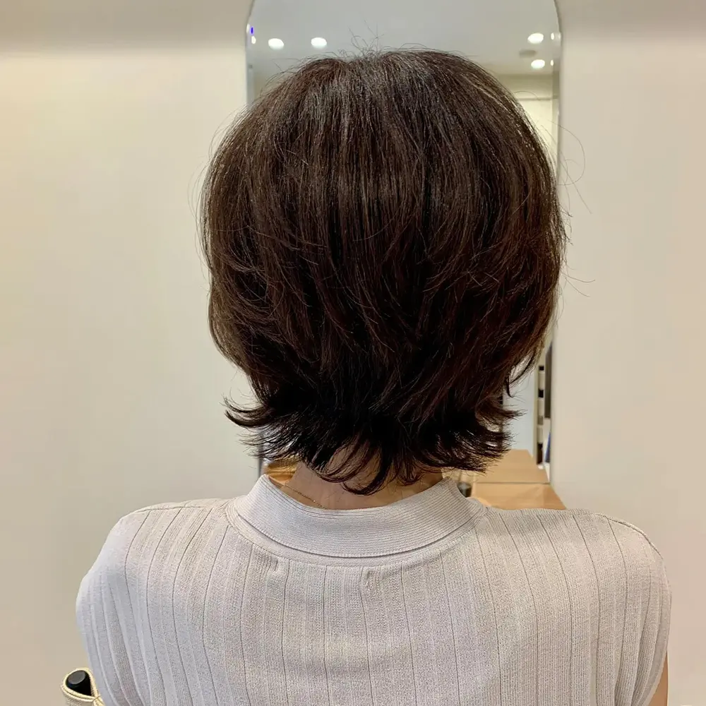 後から見たショートヘアスタイル