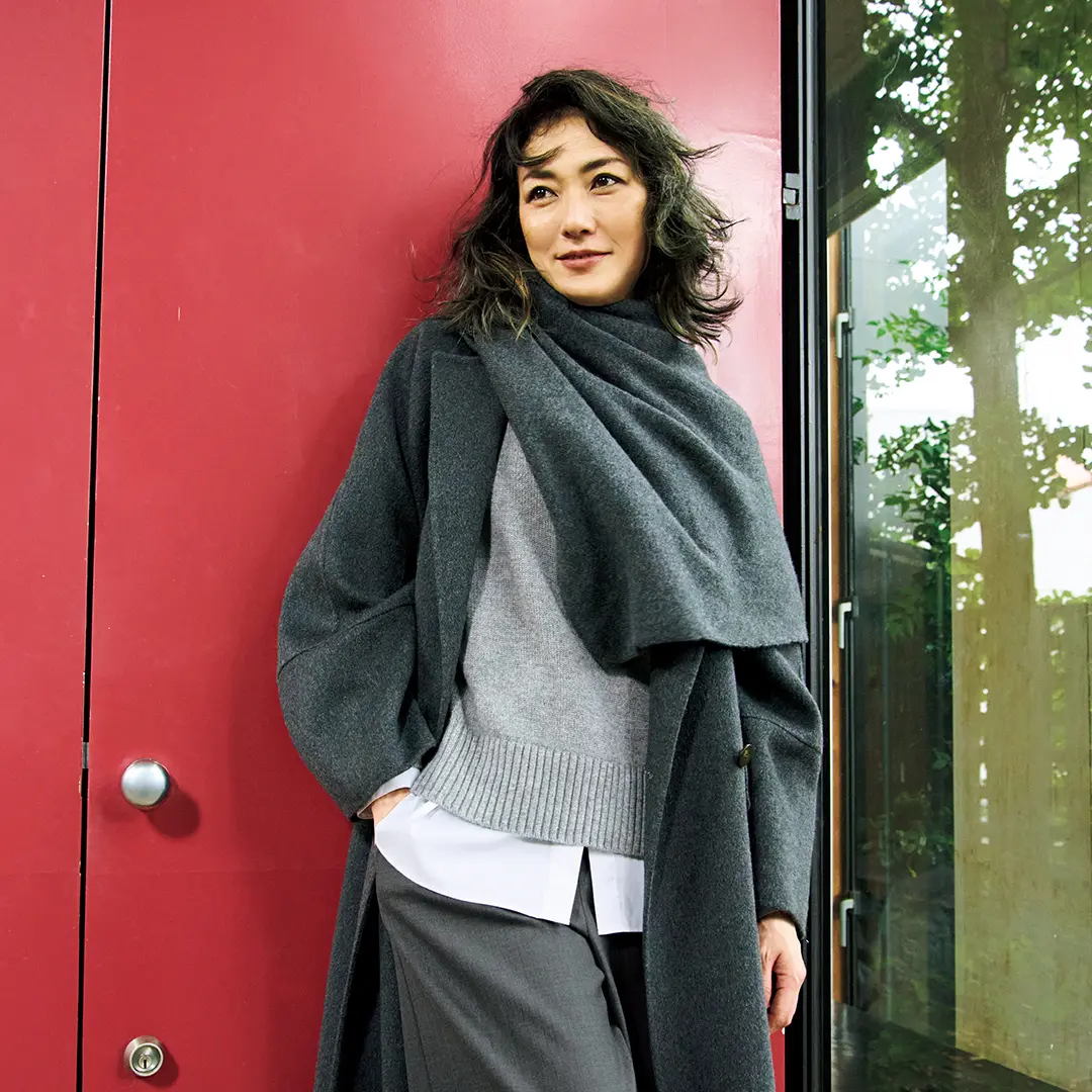 板谷由夏「人生を重ねる、装いを重ねる。」】「セオリーリュクス」で